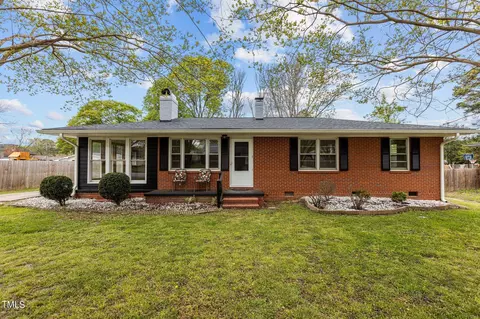 906 Forest Dr, Garner, NC 27529 photo 2