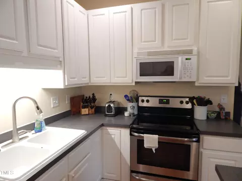 76 Grapevine Trl, Durham, NC 27707 photo 4