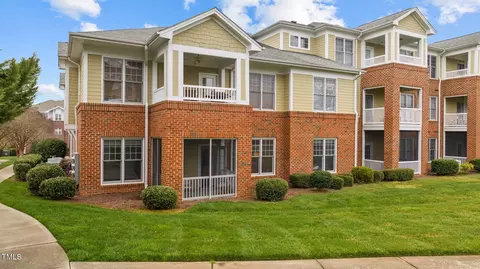 818 Waterford Lake Dr, Cary, NC 27519