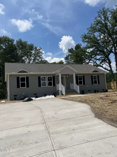 998 Mckay Dr, Spring Lake, NC 28390
