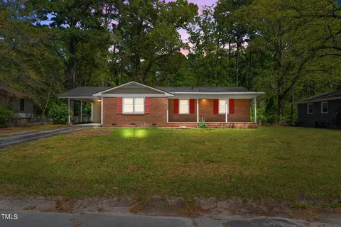 1028 Riverside Cir, Spring Lake, NC 28390