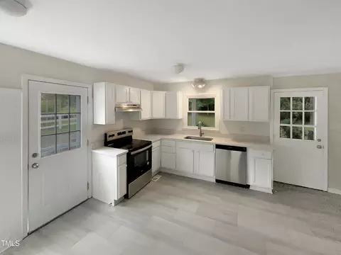 Kitchen - 5817 Tomahawk Trl, Durham, NC 27712 photo 3 of 4