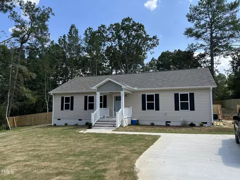1040 Mckay Dr, Spring Lake, NC 28390