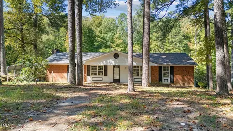 104 Lake Dr, Clayton, NC 27520