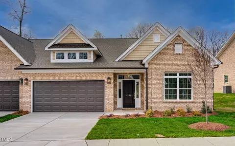 1261 Mary Olive St, Burlington, NC 27215
