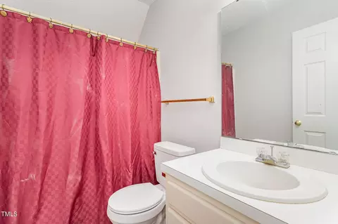 Bath - 6601 Willow Chase Dr, Willow Spring, NC 27592 photo 2 of 3