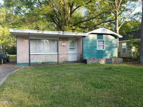 607 S Webb St, Selma, NC 27576