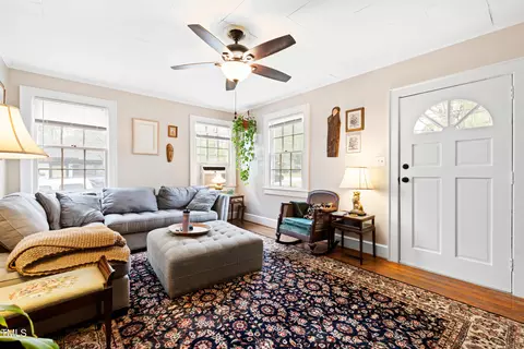 107 W W Poplar Ave, Carrboro, NC 27510