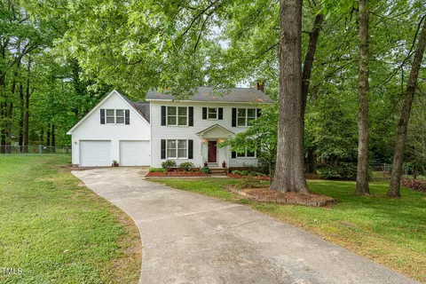 106 Greenwood Cir, Smithfield, NC 27577