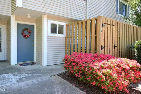 220 Elizabeth St #E9, Chapel Hill, NC 27514