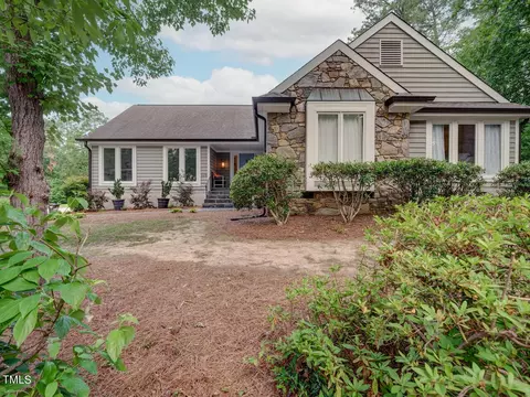 2210 Ridgefield Dr, Chapel Hill, NC 27517