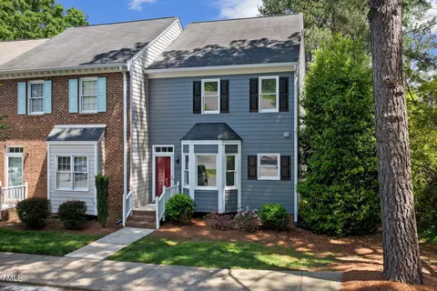 8420 Wycombe Ln, Raleigh, NC 27615