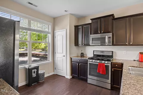 8 Bitter Root Dr, Durham, NC 27705 photo 5