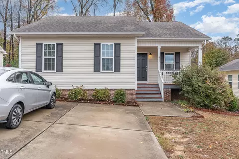 Exterior - 607 2nd St, Apex, NC 27502 photo 3 of 4