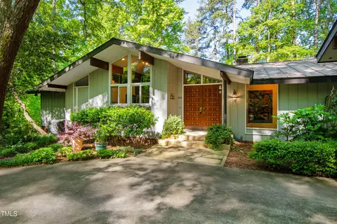 627 Lakestone Dr, Raleigh, NC 27609