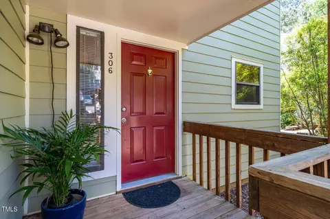 306 Cedarwood Ln, Carrboro, NC 27510