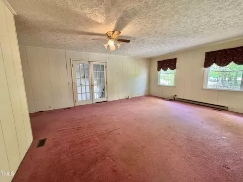 Living - 607 Cunningham Rd, Semora, NC 27343 photo 2 of 3