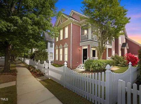 611 Carpenter Town Ln, Cary, NC 27519