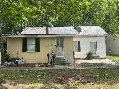 207 E Preston St, Selma, NC 27576