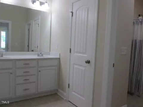 Bath - 809 Conifer Forest Ln, Wake Forest, NC 27587 photo 3 of 7