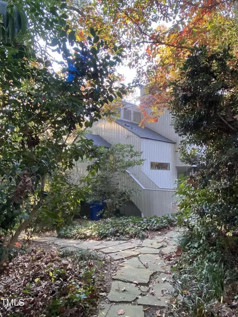 2800 Sandia Dr, Raleigh, NC 27607