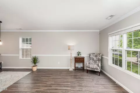 8 Beacon Pl, Durham, NC 27703 photo 3