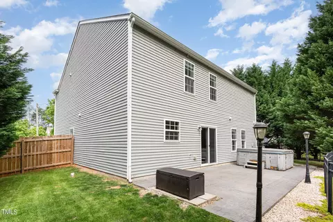 8 Beacon Pl, Durham, NC 27703 photo 2