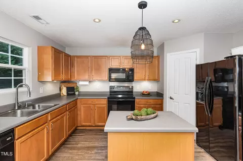 8 Beacon Pl, Durham, NC 27703 photo 9