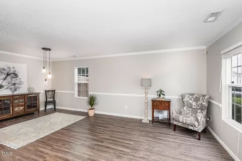 8 Beacon Pl, Durham, NC 27703 photo 4