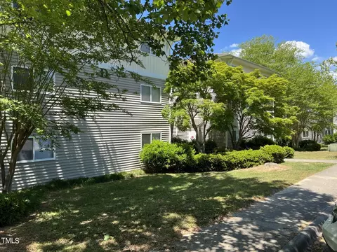 303 Smith Level Rd #D33, Chapel Hill, NC 27516