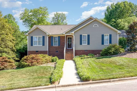 628 W Dunpatrick Pl, Wake Forest, NC 27587