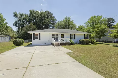 311 Pace St, Smithfield, NC 27577 photo 2