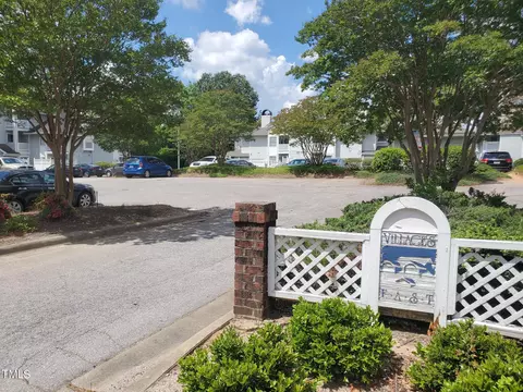 4907 Hollenden Dr #105, Raleigh, NC 27616