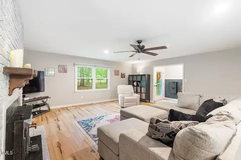 906 Knight Dr, Durham, NC 27712 photo 8