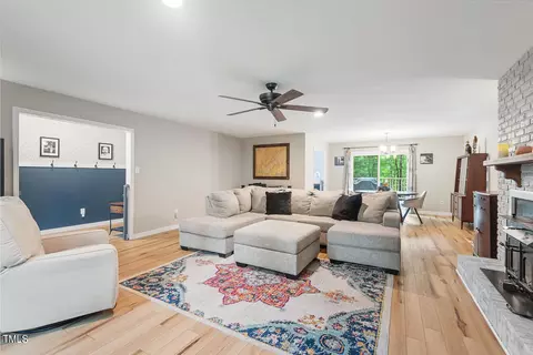906 Knight Dr, Durham, NC 27712 photo 6