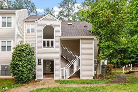6011 Winterpointe Ln #104, Raleigh, NC 27606
