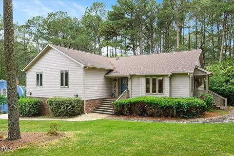 202 Crimmons Cir, Cary, NC 27511