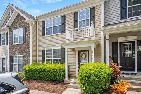 8219 Clasara Cir, Raleigh, NC 27613