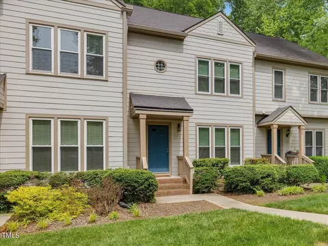 124 Windbyrne Dr, Cary, NC 27513