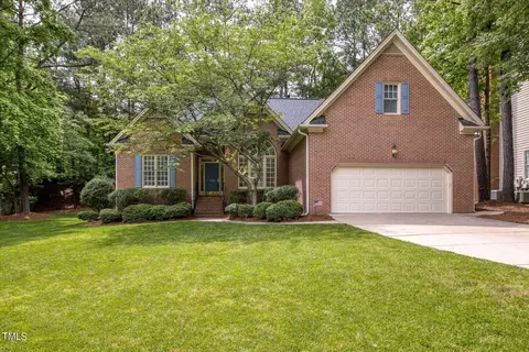 102 Lulworth Ct, Cary, NC 27519