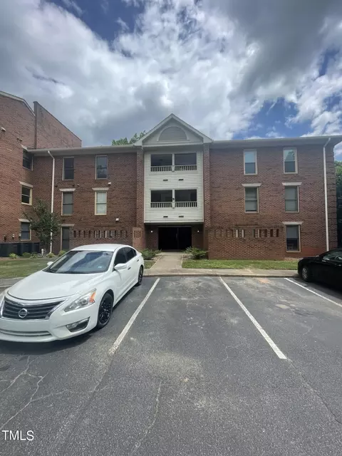 3502 Ivy Commons Dr #301, Raleigh, NC 27606