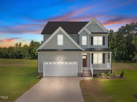 30 Diamond Creek Dr, Zebulon, NC 27597