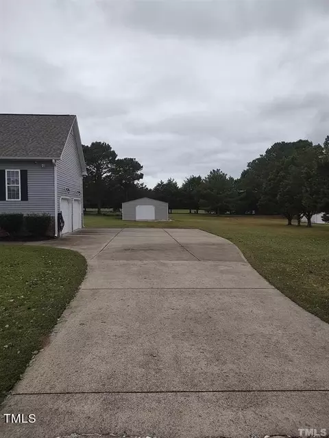 2891 Benson Hardee Rd, Benson, NC 27504 photo 5