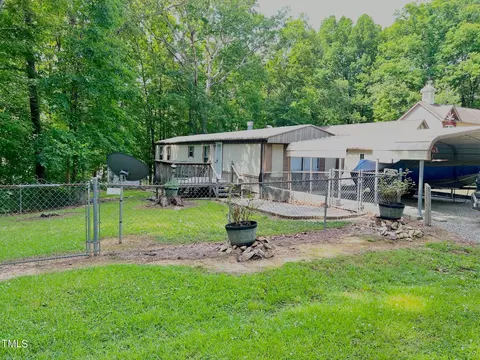 3104 Piney Point Rd, Bullock, NC 27507