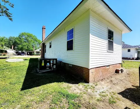 Exterior - 305 E St, Erwin, NC 28339 photo 3 of 7