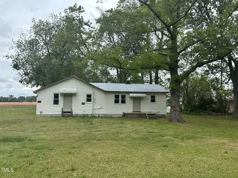 1055 Old Fayetteville Rd, Salemburg, NC 28385
