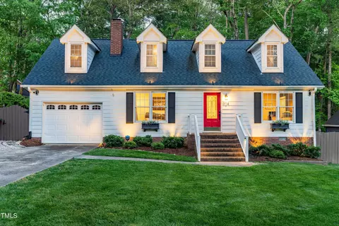 904 Northwoods Dr, Cary, NC 27513