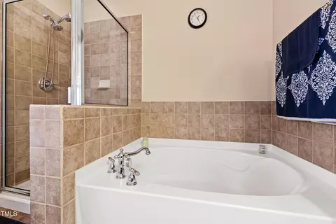 Bath - 626 Conover Rd, Durham, NC 27703 photo 3 of 5