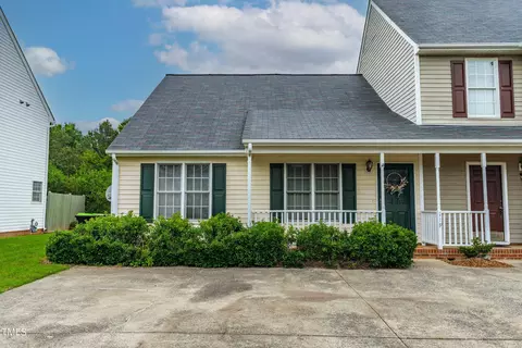 719 Center St, Apex, NC 27502