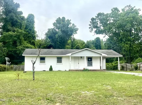 1142 Riverside Cir, Spring Lake, NC 28390
